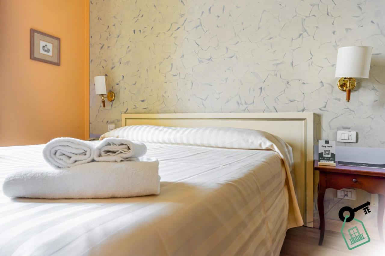 Hotel Rooms Lago Maggiore Verbania Eksteriør billede